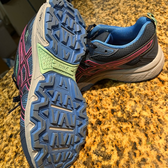 Women’s ASICS gel running shoes size 6.5 - Picture 2 of 4